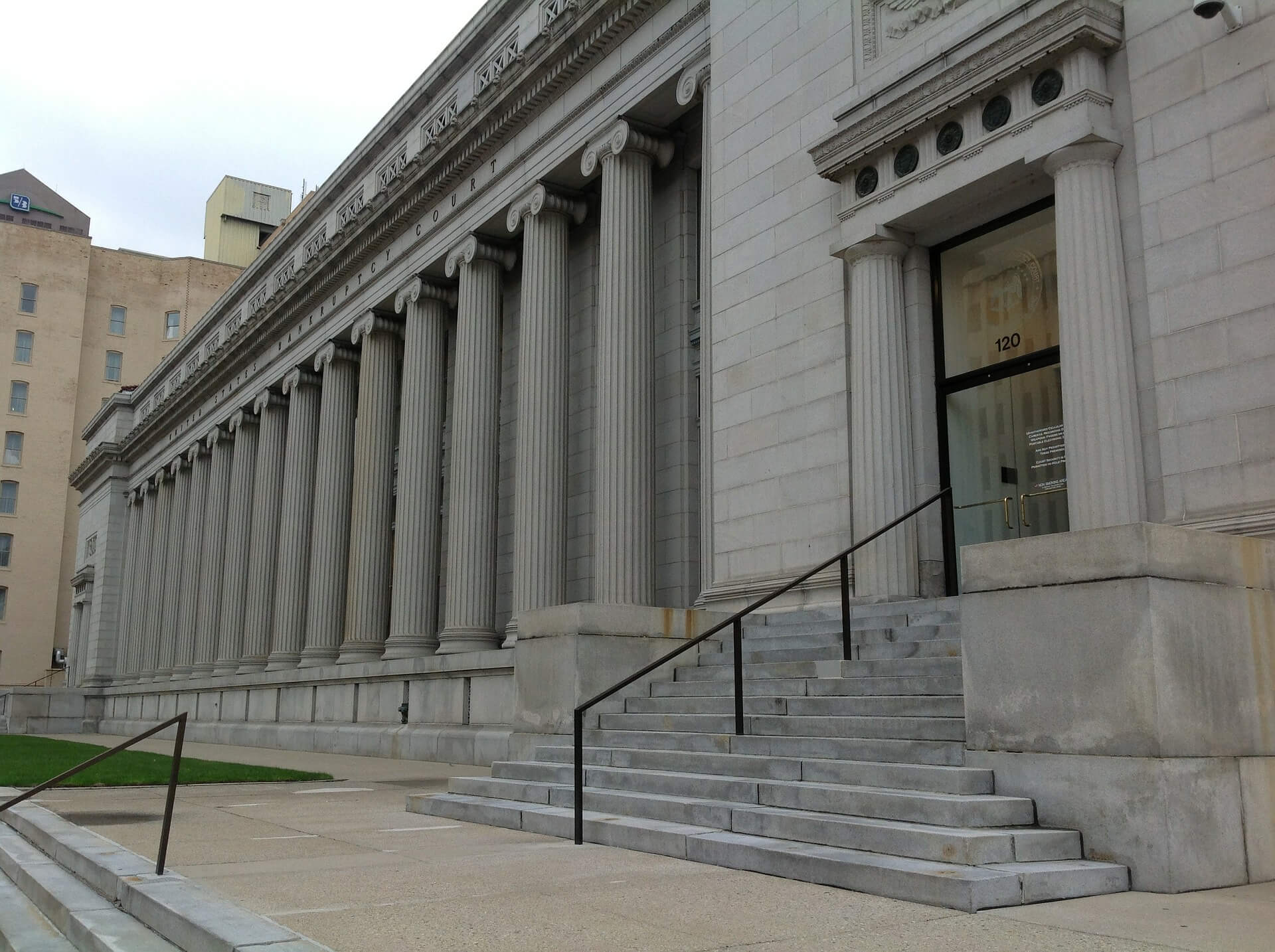 Court building for legal dispute guide
