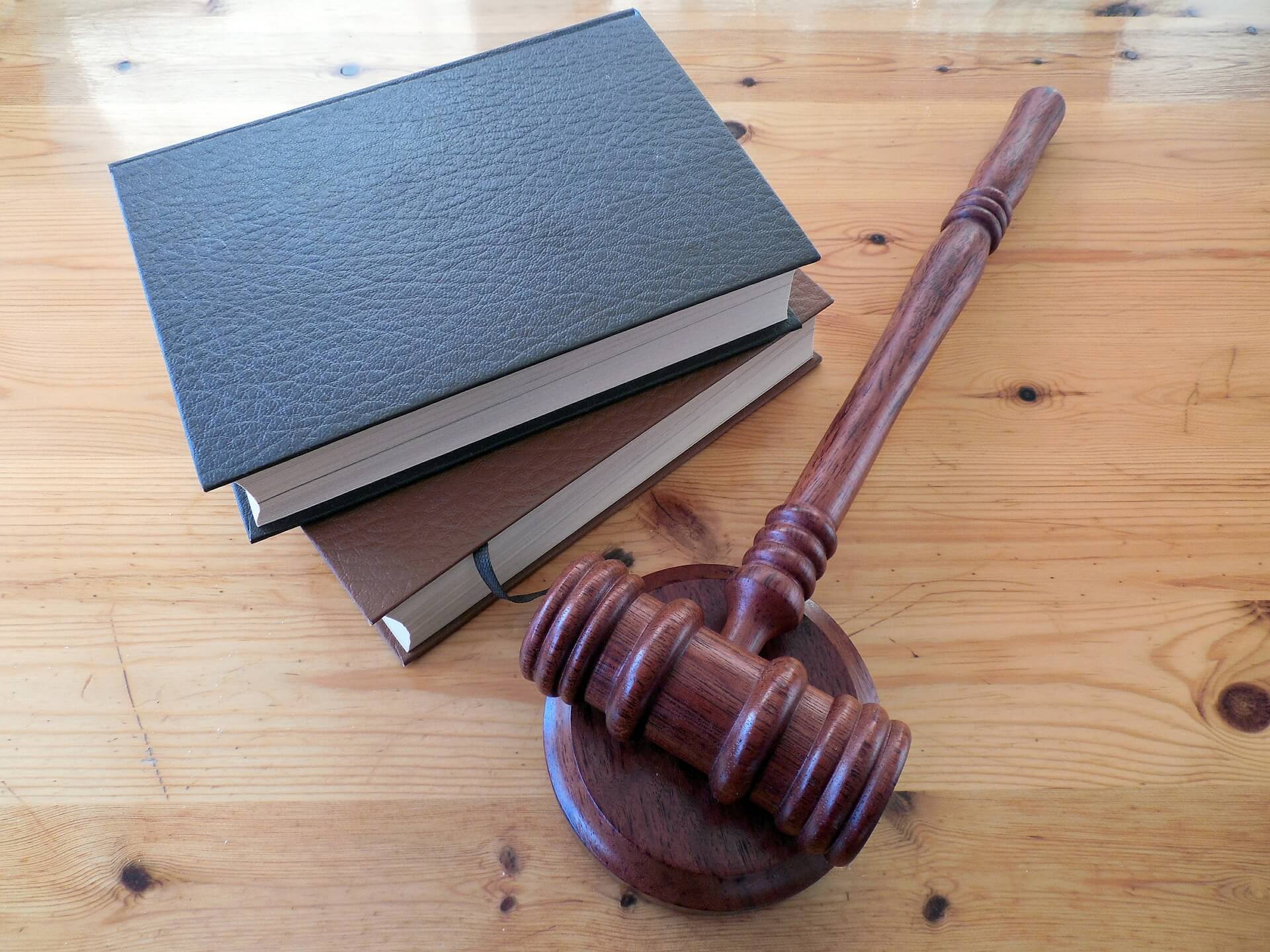 Judge gavel for corporate dispute guide